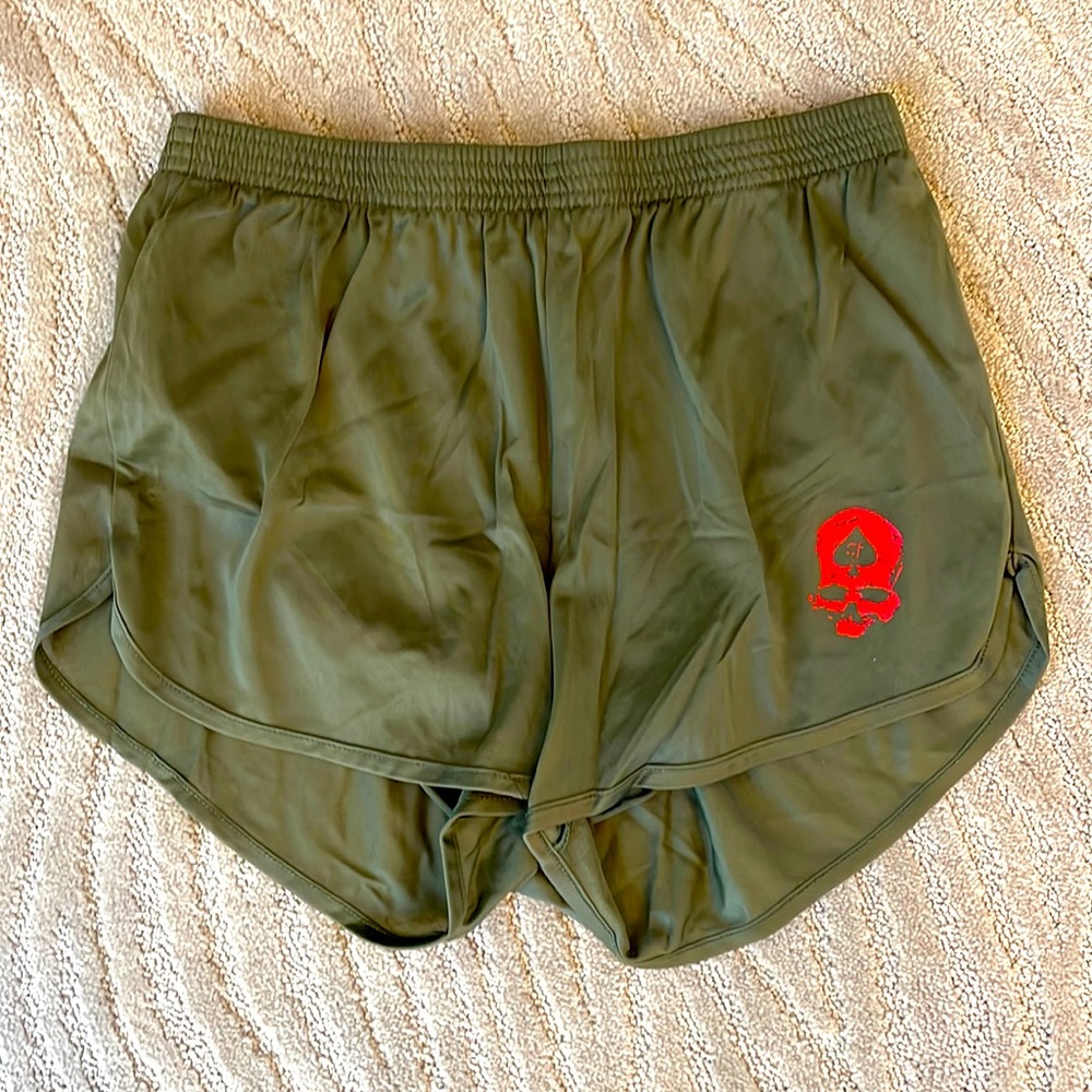 Mens Large Silkies. Size L.